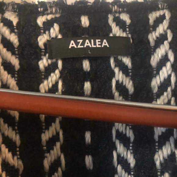 Woven Black Navy and White Chanel-style Jacaket - Picture 4 of 5